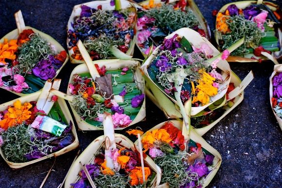 inBali.org spiritual offerings